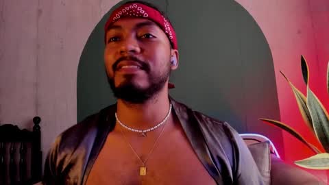 Snapshot of noah_jones__ chatting on 01-31-25, 06:47 Noah online show from 01-31-25, 06:47