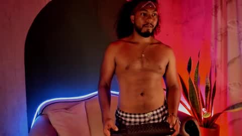 Snapshot of noah_jones__ chatting on 02-07-25, 03:12 Noah online show from 02-07-25, 03:12