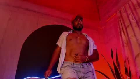 Snapshot of noah_jones__ chatting on 02-09-25, 12:17 Noah online show from 02-09-25, 12:17