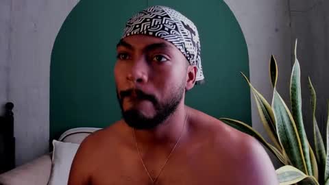 Snapshot of noah_jones__ chatting on 02-10-25, 06:13 Noah online show from 02-10-25, 06:13