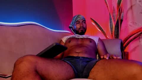 Snapshot of noah_jones__ chatting on 02-11-25, 02:03 Noah online show from 02-11-25, 02:03