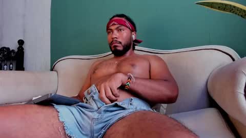 Snapshot of noah_jones__ chatting on 02-15-25, 08:22 Noah online show from 02-15-25, 08:22