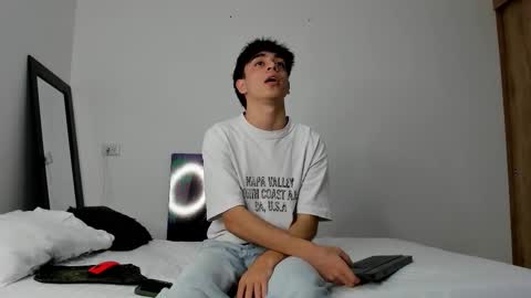 Snapshot of noah_loveboy chatting on 09-11-25, 08:53 Noah online show from 09-11-25, 08:53