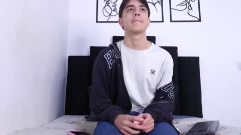 Snapshot of noah_loveboy chatting on 03-31-26, 01:11 Noah online show from 03-31-26, 01:11