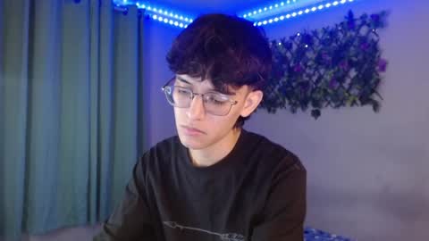 Snapshot of noah_millerx_ chatting on 04-12-26, 05:01 noah online show from 04-12-26, 05:01