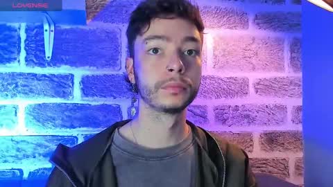 Snapshot of noah_ricci_ chatting on 10-01-25, 12:33 online show from 10-01-25, 12:33
