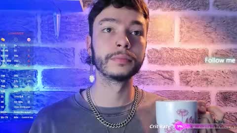 Snapshot of noah_ricci_ chatting on 10-17-25, 01:35 online show from 10-17-25, 01:35