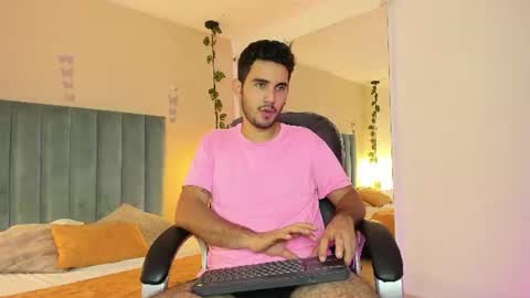 Snapshot of noah_sin_ chatting on 06-12-26, 11:31 noah sin online show from 06-12-26, 11:31