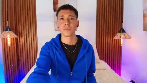 Snapshot of noahh_saenz chatting on 06-10-26, 04:45 Noah online show from 06-10-26, 04:45