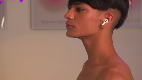 Noah     online show from 03-09-25, 06:11