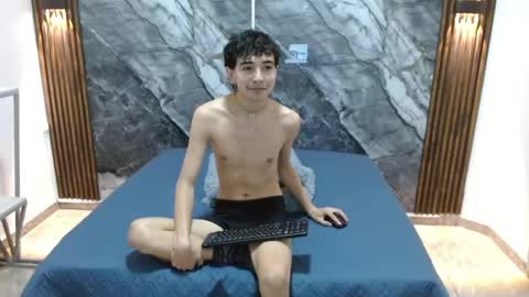Snapshot of noahwalker__ chatting on 04-22-26, 11:01 online show from 04-22-26, 11:01