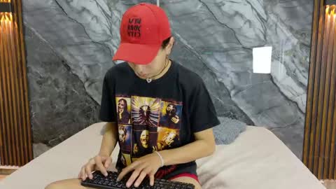 Snapshot of noahwalker__ chatting on 05-05-26, 11:07 online show from 05-05-26, 11:07