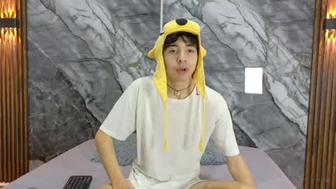 Snapshot of noahwalker__ chatting on 05-16-26, 11:09 online show from 05-16-26, 11:09