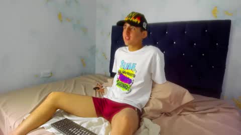 Snapshot of noahwhitee chatting on 11-05-25, 06:52 noahwhitee online show from 11-05-25, 06:52