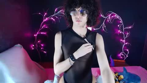 Noah Xtar online show from 11-10-25, 02:43