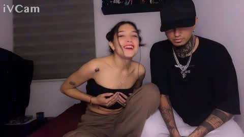 Snapshot of nocturnallovers_ss chatting on 11-28-25, 04:15 Jean Y Isa online show from 11-28-25, 04:15