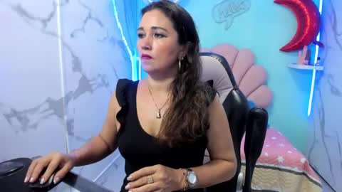 noelia_milfs online show from 10-15-25, 02:44
