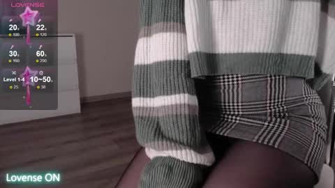 noelleneptune online show from 12-20-25, 01:12