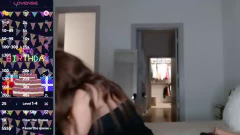 Snapshot of noelles chatting on 12-21-24, 10:39 Noelles online show from 12-21-24, 10:39