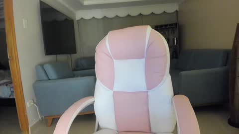  In instagram dayhannanoemi online show from 11-26-25, 12:22