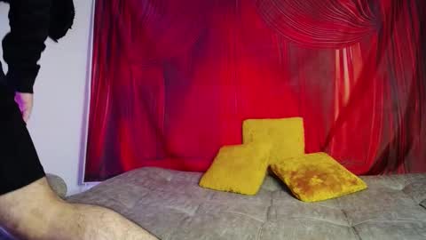 noha_and_iam1 online show from 01-18-26, 11:47