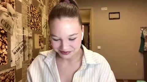 Snapshot of nohemibaerman chatting on 02-26-26, 03:33 Abri online show from 02-26-26, 03:33