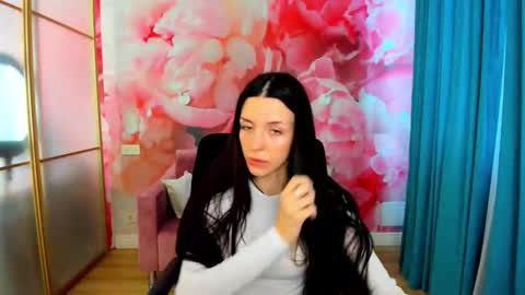 Snapshot of noirdiva chatting on 04-27-26, 06:00 NoirDiva online show from 04-27-26, 06:00