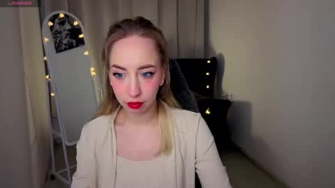 Snapshot of noirnymphh chatting on 03-03-26, 09:42 Isabelle online show from 03-03-26, 09:42