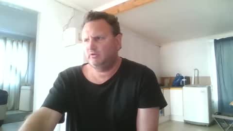 Snapshot of nollie244 chatting on 10-25-25, 05:59 Nollie online show from 10-25-25, 05:59