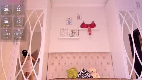 nooniemoon online show from 10-20-25, 03:18