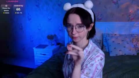 Nora Failure online show from 12-04-25, 11:30