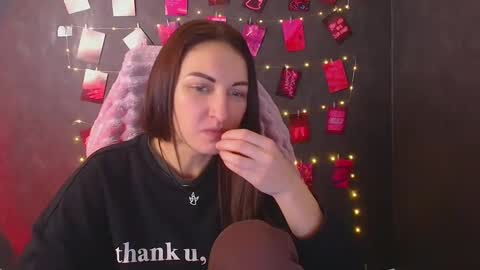 Nora online show from 12-04-25, 02:04