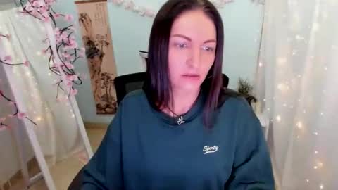 Snapshot of nora_n chatting on 04-13-26, 11:54 Nora online show from 04-13-26, 11:54