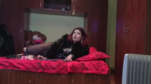 Snapshot of nora_red chatting on 12-13-25, 07:53 QueenManifest online show from 12-13-25, 07:53