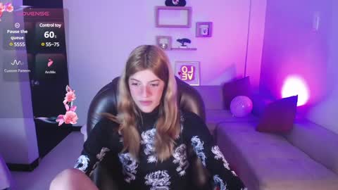 Snapshot of nora_vennucci chatting on 02-15-25, 07:17 Nora online show from 02-15-25, 07:17