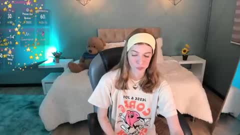 Snapshot of nora_vennucci chatting on 10-11-25, 07:56 Nora online show from 10-11-25, 07:56