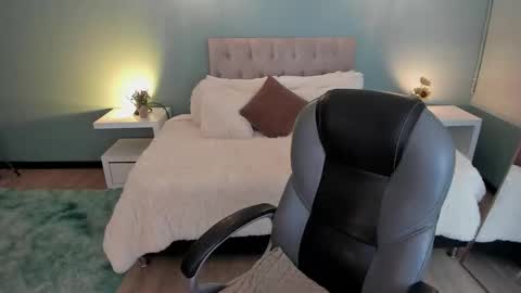 Snapshot of nora_vennucci chatting on 02-12-26, 07:09 Nora online show from 02-12-26, 07:09