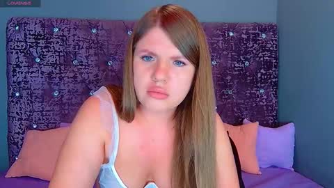 Snapshot of norabigas chatting on 02-11-25, 10:18 Nora online show from 02-11-25, 10:18