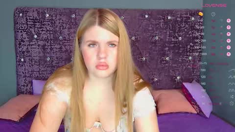 Snapshot of norabigas chatting on 11-22-25, 01:15 Nora online show from 11-22-25, 01:15