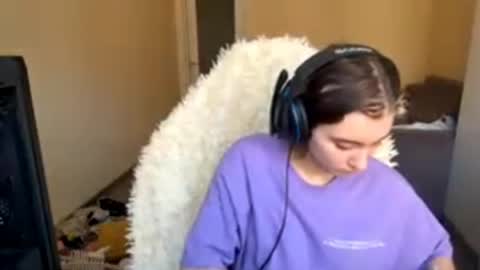 Elena online show from 04-17-26, 07:22