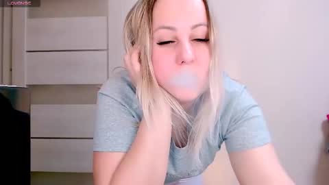 hi glad to chat online show from 11-06-25, 05:14