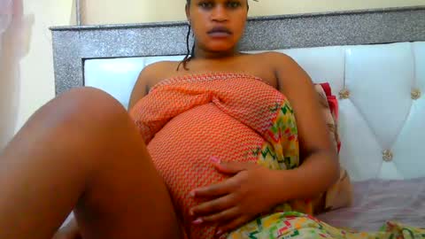 Snapshot of notoy1 chatting on 06-13-26, 05:27 notoy1 online show from 06-13-26, 05:27