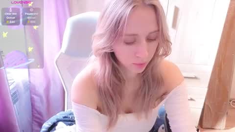 Snapshot of nova_sun chatting on 10-02-25, 10:00 Mary online show from 10-02-25, 10:00