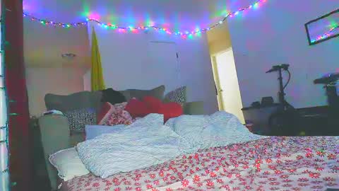 Snapshot of novaandducky chatting on 09-10-25, 02:33 NovaAndDucky online show from 09-10-25, 02:33