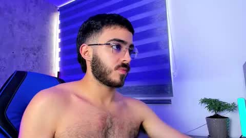 Snapshot of novacry chatting on 11-17-25, 12:11 Nova online show from 11-17-25, 12:11