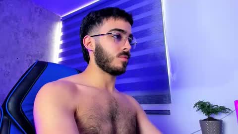 Snapshot of novacry chatting on 11-18-25, 12:20 Nova online show from 11-18-25, 12:20