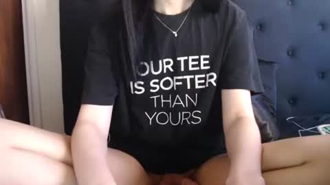 Snapshot of novafrey chatting on 11-12-25, 09:03 Olivia online show from 11-12-25, 09:03