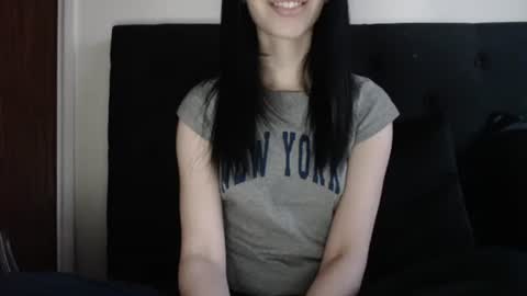 Snapshot of novafrey chatting on 11-17-25, 01:06 Olivia online show from 11-17-25, 01:06