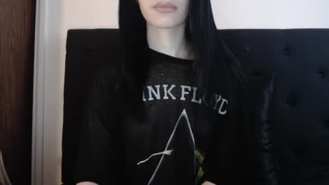 Snapshot of novafrey chatting on 12-03-25, 09:02 Olivia online show from 12-03-25, 09:02