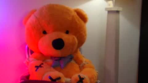 Snapshot of novahollis chatting on 04-02-26, 04:21 NovaX online show from 04-02-26, 04:21
